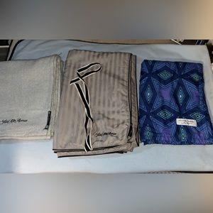 United airlines set of 3 blankets